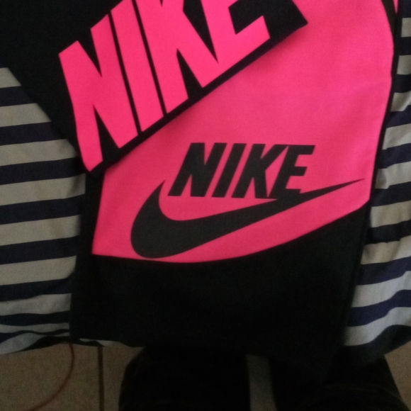 Nike Outfit - Picture 2 of 3